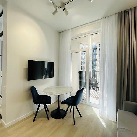Modern Apartment In The Old Town Kijów Zewnętrze zdjęcie